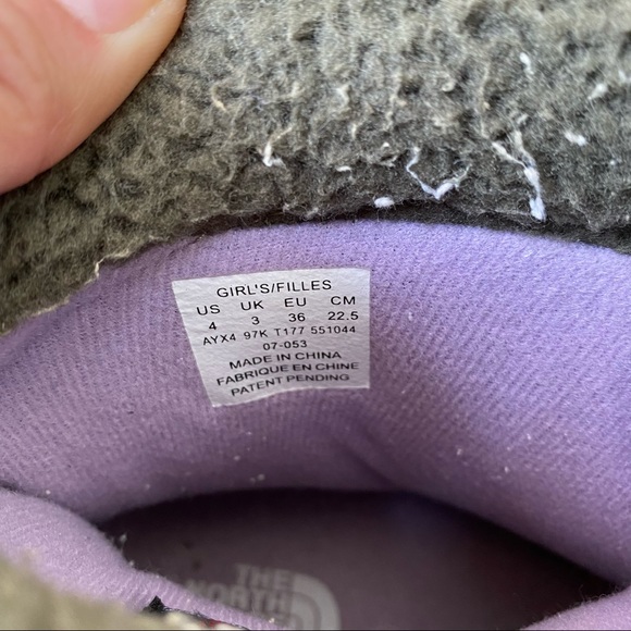 North Face Water Proof Girl’s 4 Hiking boots, Black/Tan - Picture 9 of 10